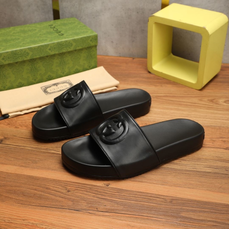 G*u*i slippers